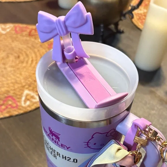 💜Stanley Lavender Hello Kitty Quencher H2.0 Tumbler with Charm💜 - Picture 9 of 9